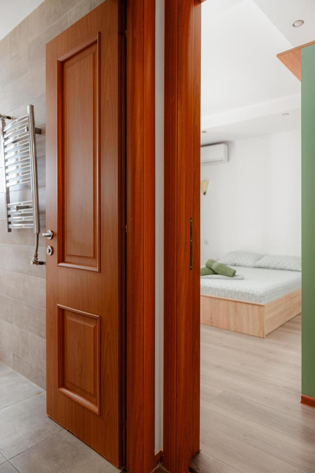 Heart Of Downtown 3 Rooms Apartment Self Check In Bukares Bagian luar foto