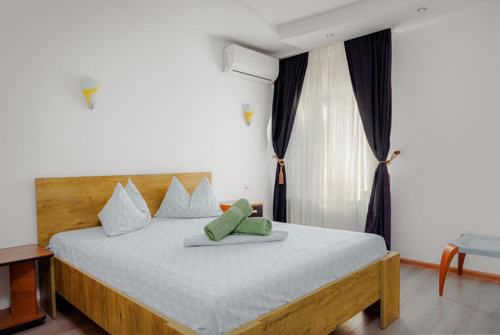 Heart Of Downtown 3 Rooms Apartment Self Check In Bukares Bagian luar foto