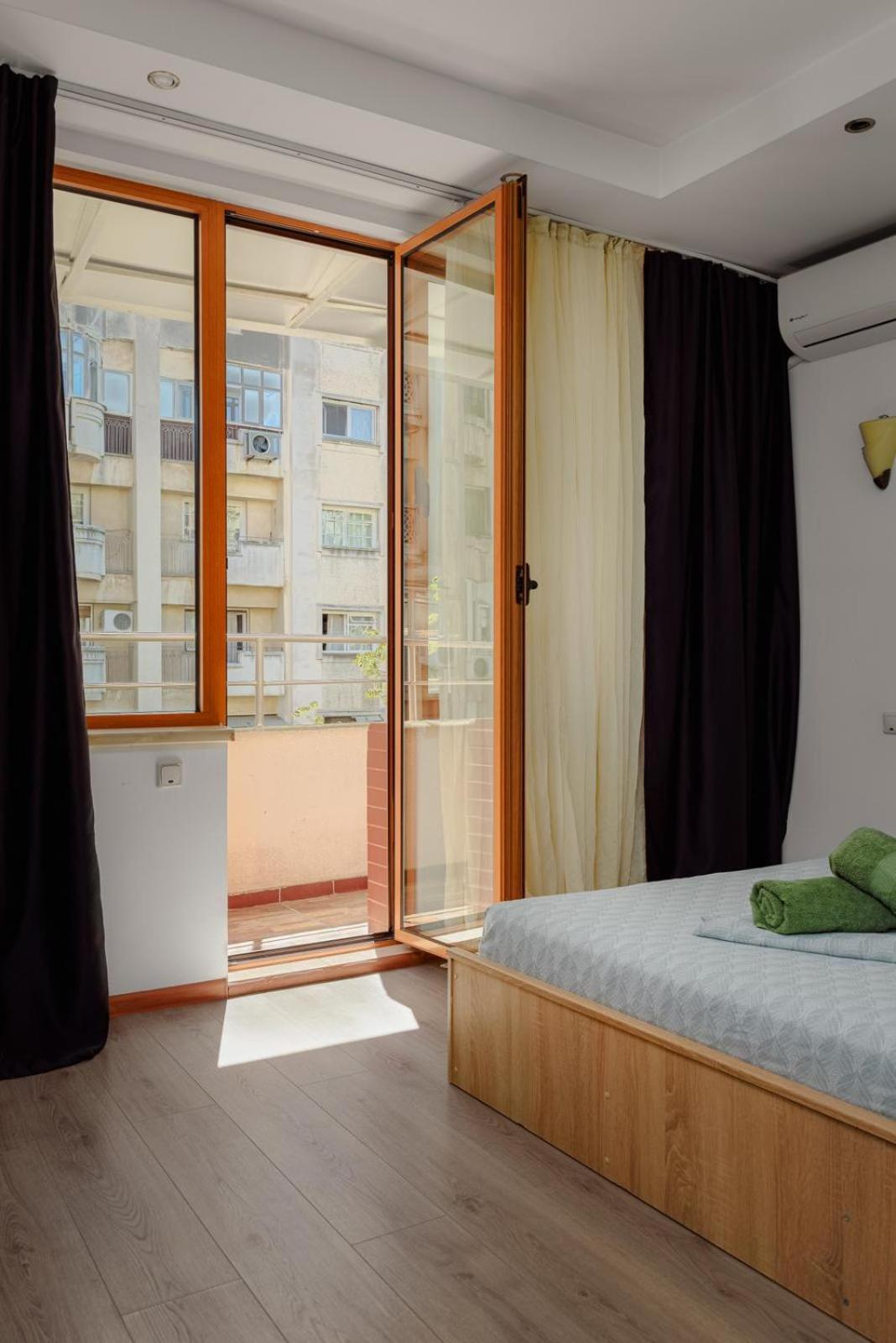 Heart Of Downtown 3 Rooms Apartment Self Check In Bukares Bagian luar foto
